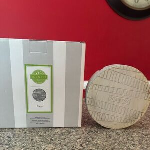 Scentsy warmer stand. “Tracks”